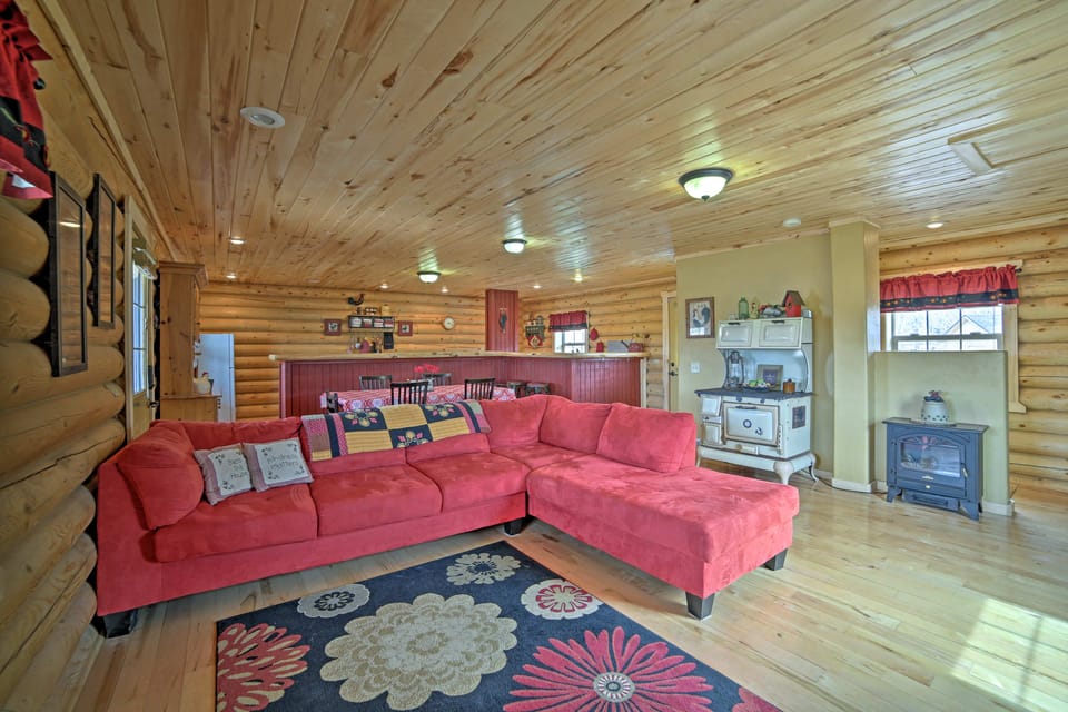 Rustic Cabin Near Palisade State Park w/ Deck! House in Utah