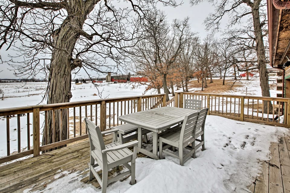 7-Acre Working Farm Near Lake Geneva: Pets Welcome House in Wisconsin