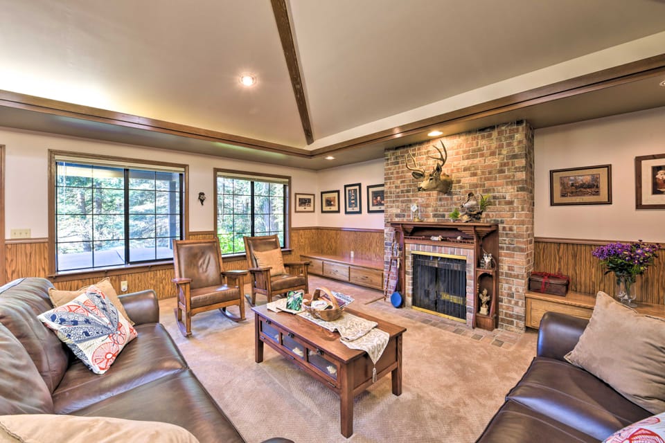 Camano Island Family House w/ Hot Tub & Deck! House in Camano Island