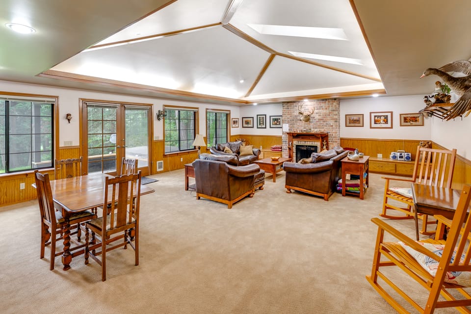 Camano Island Family House w/ Hot Tub & Deck! House in Camano Island