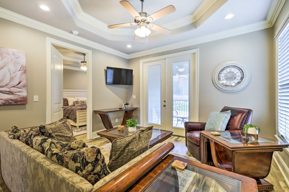 Diamondhead Condo - Marina, Pool Access & Golfing! Apartment in Diamondhead