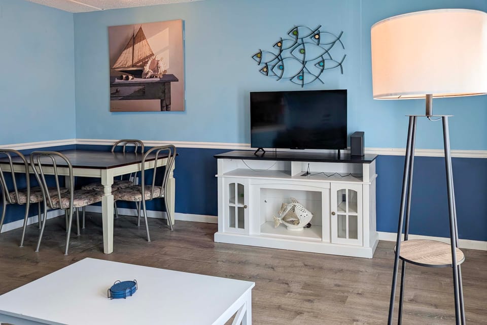 Coastal Condo w/ Pool, 1 Block to Wildwood Beach! Apartment in North Wildwood