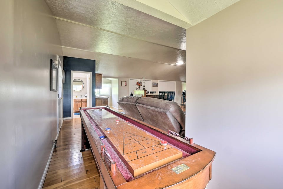 Loft Unplugged w/ Outdoor Space in Amish Country! House in Lake Erie