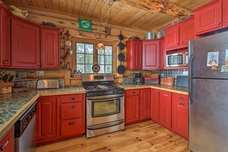 Waterfront Conway Vacation Rental w/ Deck! House in Conway