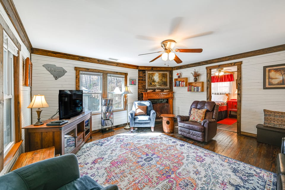 Cleveland Home w/ South Saluda Fishing Access House in Pickens County
