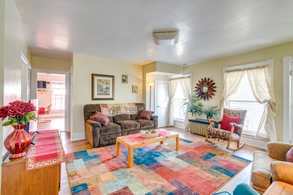 Lake Michigan Vacation Rental: 1 Block to Marina! Apartment in Wisconsin