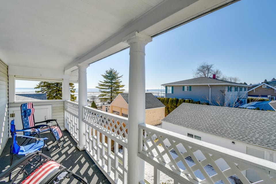 Lake Michigan Vacation Rental: 1 Block to Marina! Apartment in Wisconsin