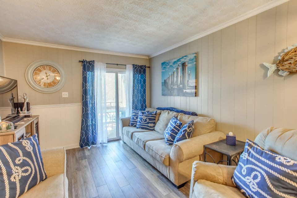 Walk to Beach: Myrtle Beach Condo w/ Pool! Apartment in South Carolina