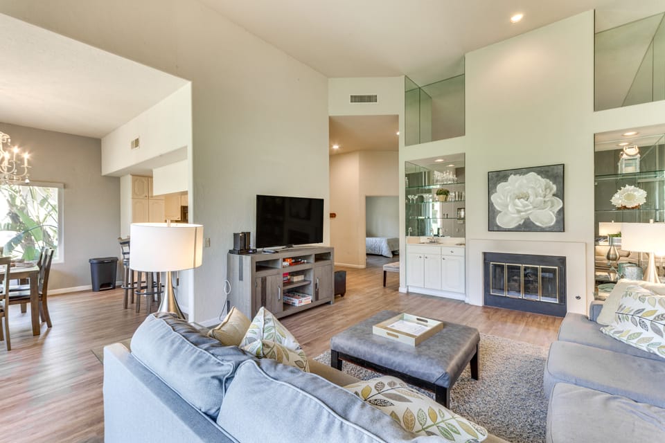 Golfer's Paradise: Gem w/ Hot Tub in La Quinta Apartment in La Quinta
