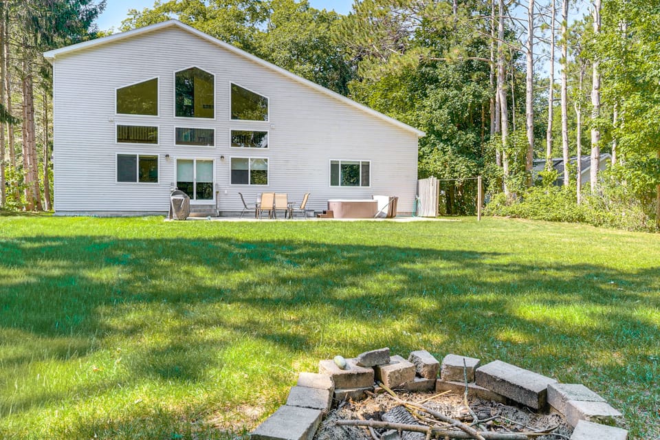 Huge Whitehall Home Steps from Duck Lake House in Wisconsin