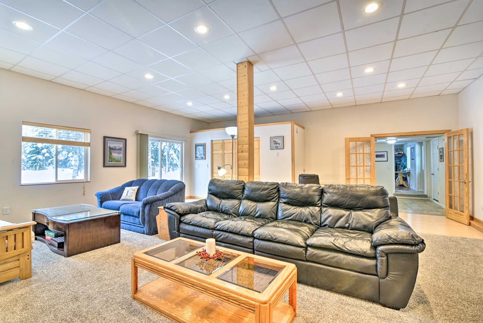 Peaceful Mountain-View Home - Walk to Kenai Lake! House in Cooper Landing