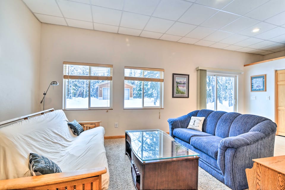 Peaceful Mountain-View Home - Walk to Kenai Lake! House in Cooper Landing