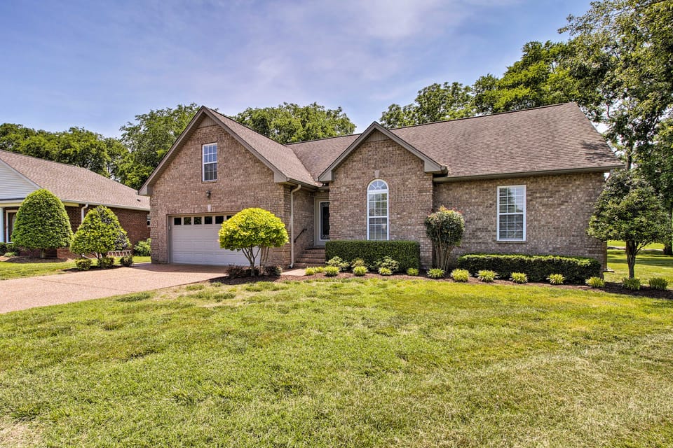 Gallatin House on Long Hollow Golf Course! House in Gallatin