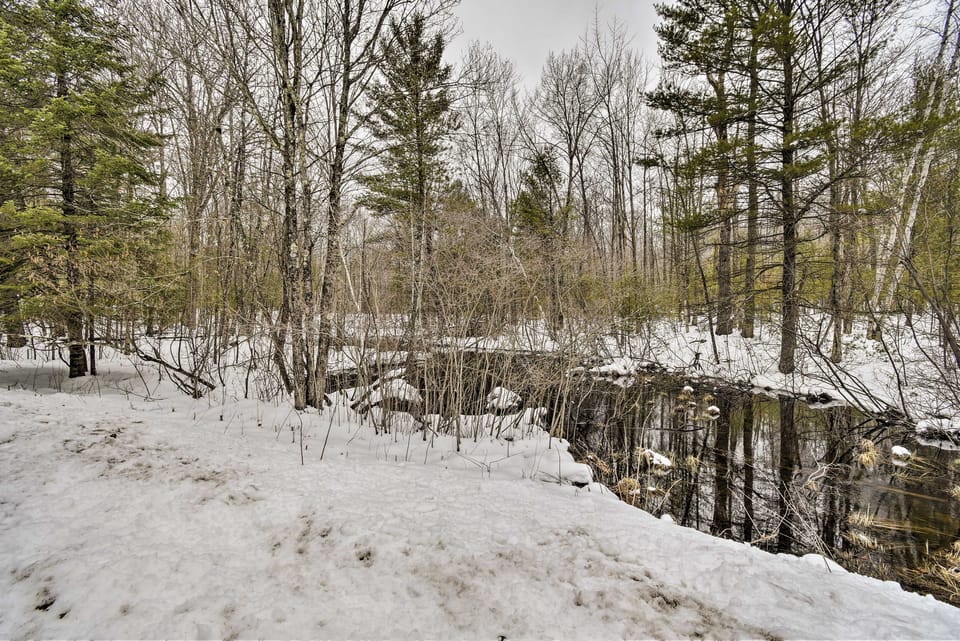 Cabin Near to Lakes, ATVing, Skiing & Nat’l Forest House in Wisconsin