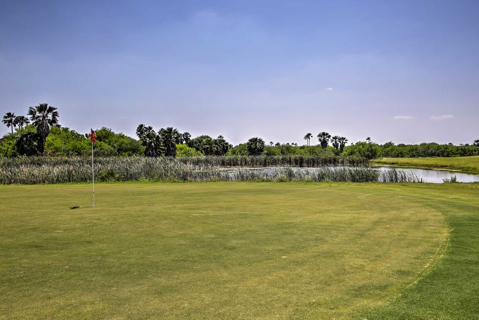 Condo on Golf Course - 10 Mi to South Padre Island Apartment in Laguna Vista