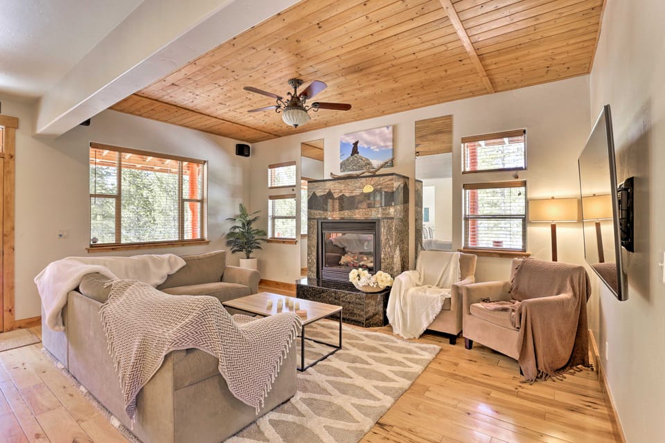 'Rocky Bear Lodge' on 2 Acres Near Turquoise Lake House in Colorado