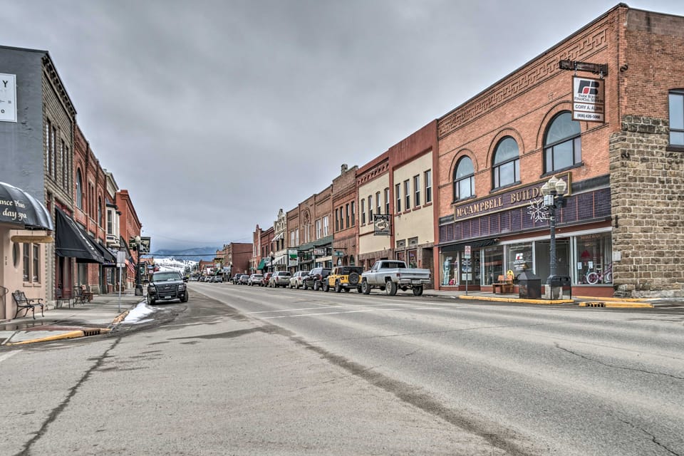 Updated Townhome w/ Hot Tub - Walk to Downtown! Apartment in Red Lodge