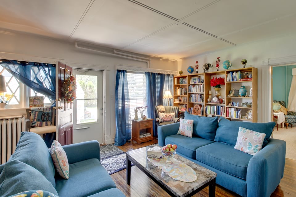 Eclectic Manitowoc Vacation Rental Near Marina! Apartment in Wisconsin
