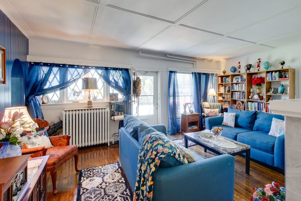 Eclectic Manitowoc Vacation Rental Near Marina! Apartment in Wisconsin