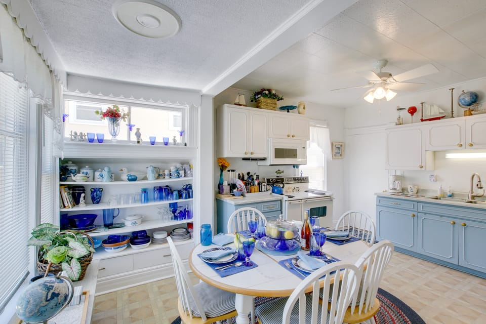 Eclectic Manitowoc Vacation Rental Near Marina! Apartment in Wisconsin