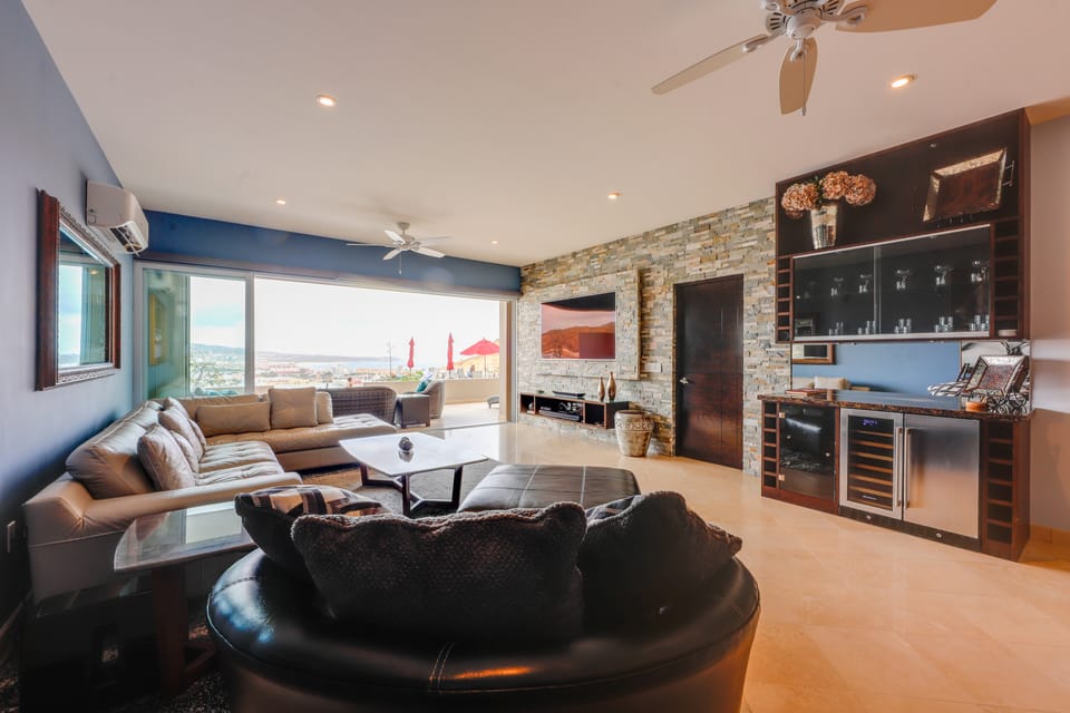 Luxe Mtn Top Retreat w/ Pool Access & Sea View! Apartment in Cabo San Lucas