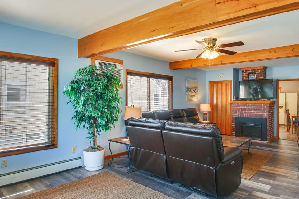 Old Ocean Beach Apt by Pier + Palace Playland Apartment in Old Orchard Beach