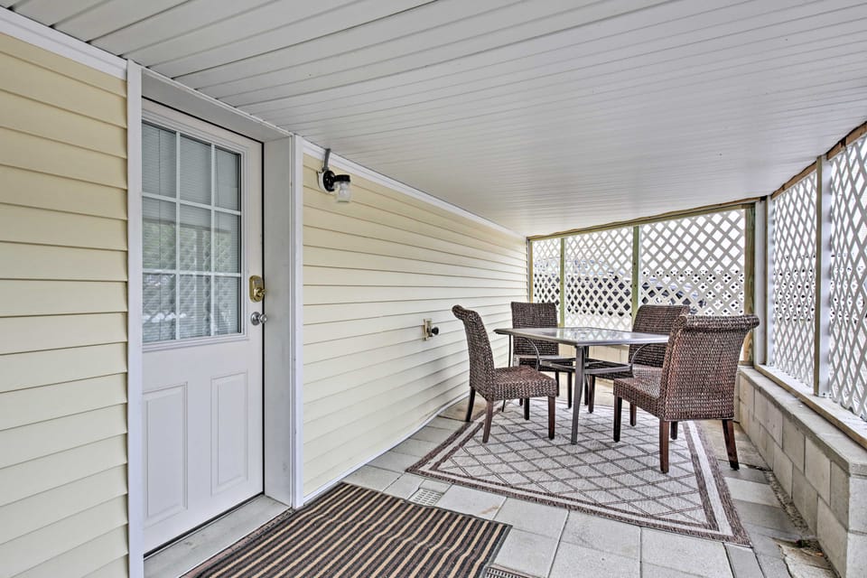 Old Orchard Beach Home w/ Patio: Walk to Beach Apartment in Old Orchard Beach