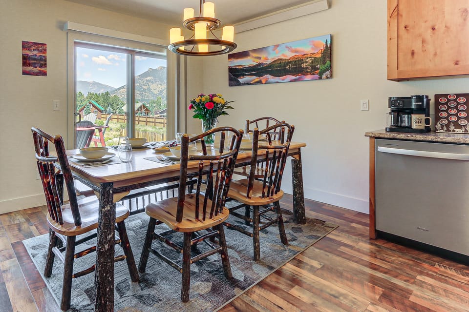 3 Mi to RMNP! Mtn-View Retreat in Estes Park Apartment in Estes Park