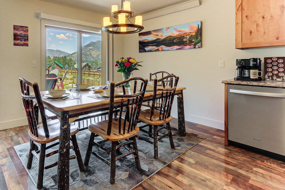 3 Mi to RMNP! Mtn-View Retreat in Estes Park Apartment in Estes Park