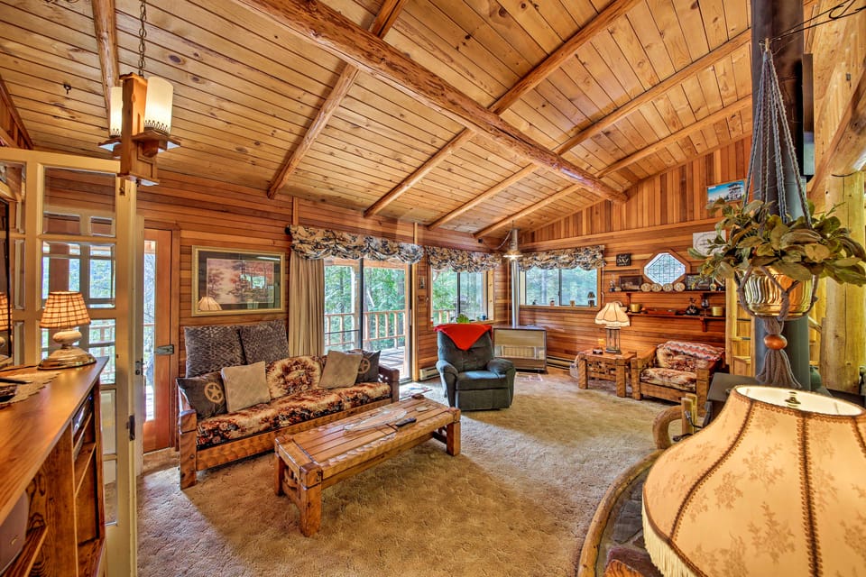 Private 'Yaak River Hideaway' w/ Deck & Mtn Views! House in Idaho