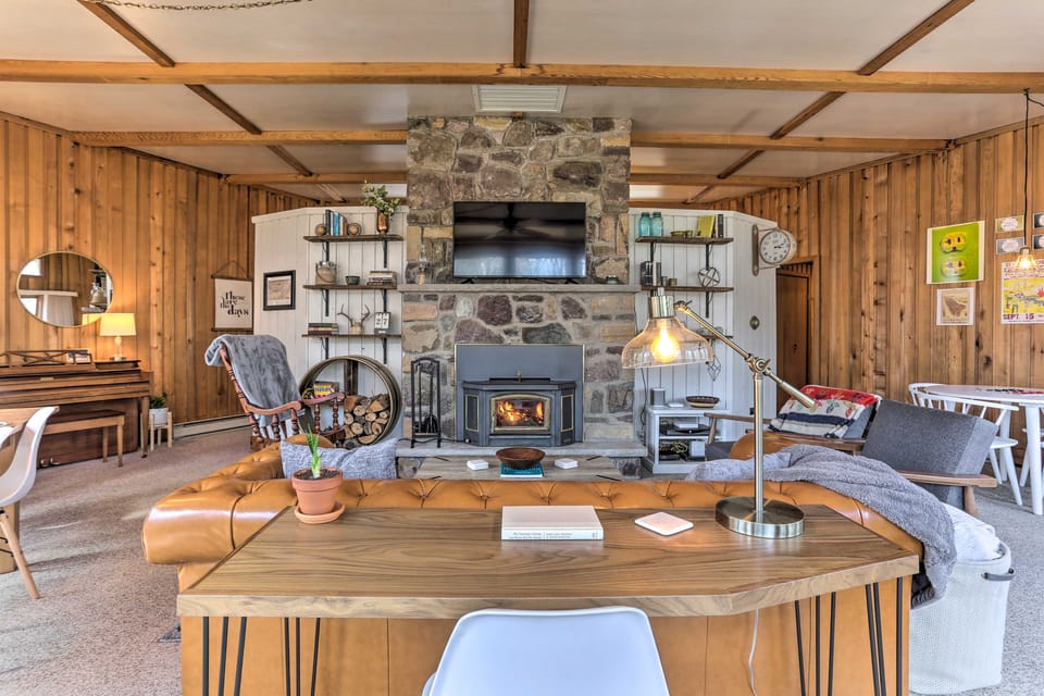 Walk to Big Bass Lake: Family Home w/ Deck! House in Pocono Mountains