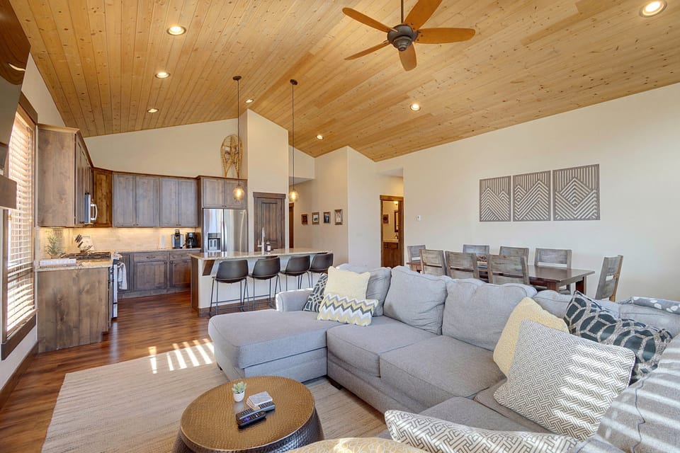 Mtn-View Fraser Home w/ Hot Tub - Near Skiing! House in Fraser