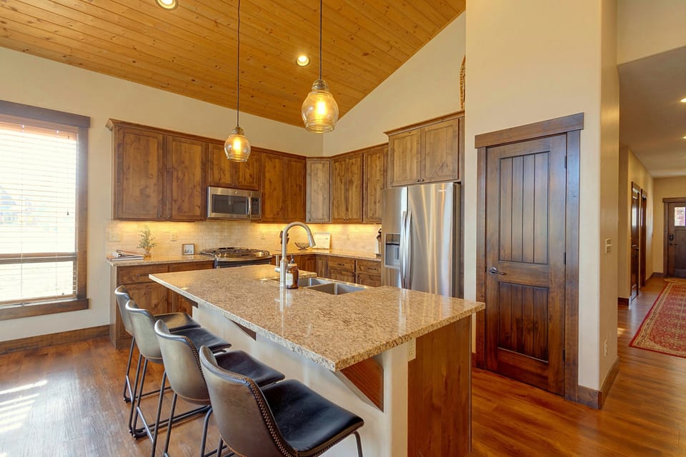 Mtn-View Fraser Home w/ Hot Tub - Near Skiing! House in Fraser