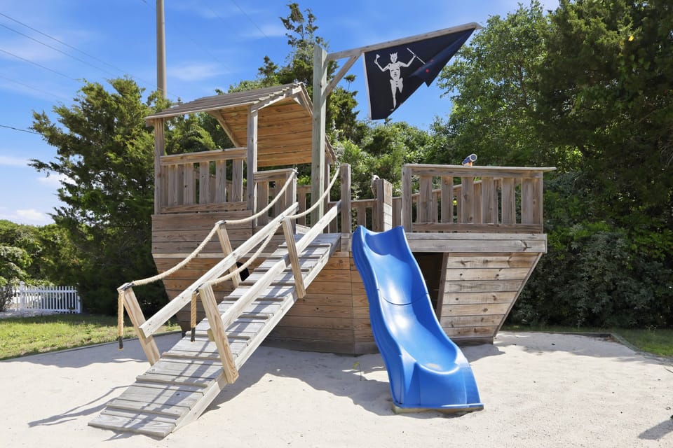 Colorful Emerald Isle Home: Just Steps to Beach! House in Emerald Isle