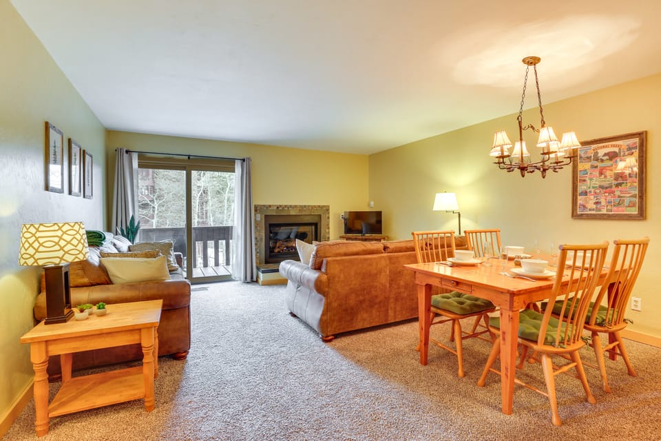 Cozy Winter Park Condo w/ Hot Tub & Shuttle! Apartment in Fraser