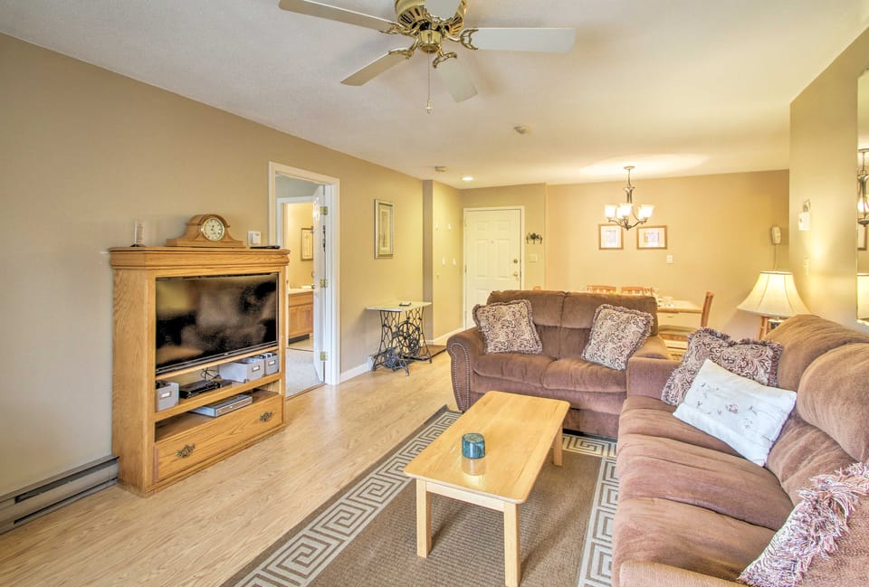 Lincoln Resort Condo w/ Pool Access - Near Hiking! Apartment in Woodstock