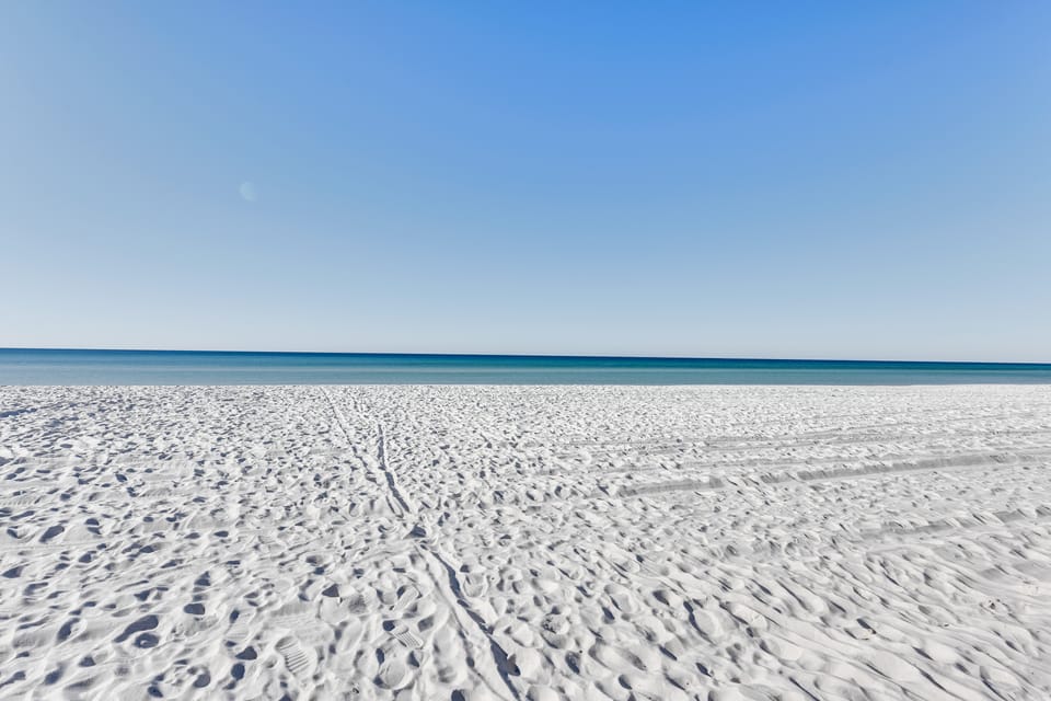 PCB Studio w/ Private Patio: Steps to Beach! Apartment in Lower Grand Lagoon