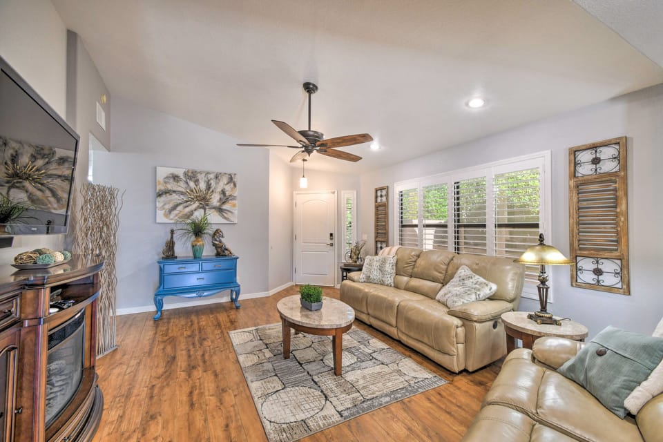 Patio & Grilling Station: Family Home in Glendale House in Phoenix