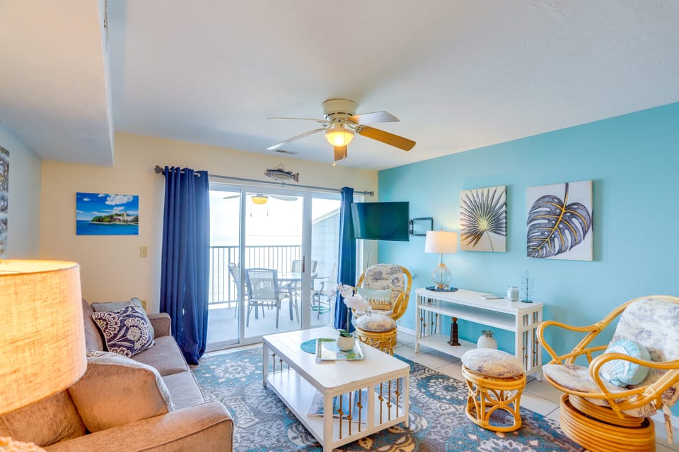 Waterfront Middle Bass Condo w/ Pool Access! Apartment in Lake Erie