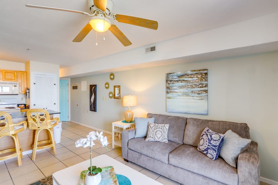 Waterfront Middle Bass Condo w/ Pool Access! Apartment in Lake Erie