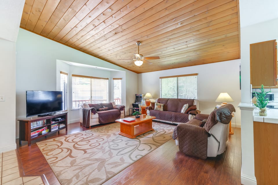 Mountain Paradise ~ 1 Mile to Pine Mountain Lake! House in Groveland