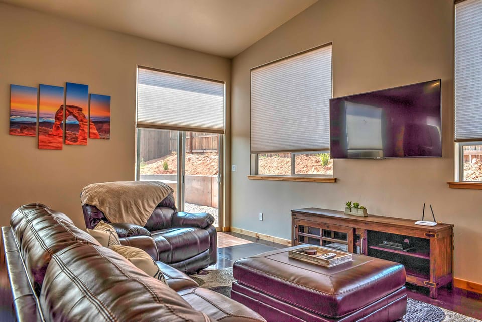 Modern Moab Townhome w/ Private Hot Tub & Patio! Apartment in Utah