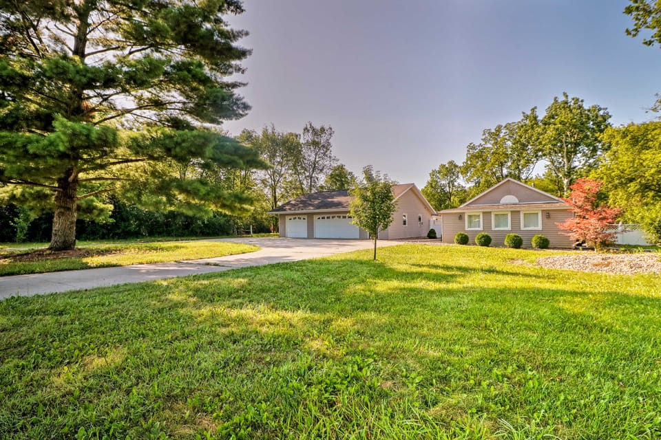 Ottawa Lake Home w/ BBQ & Patio, 15 Mi to Toledo House in Ohio