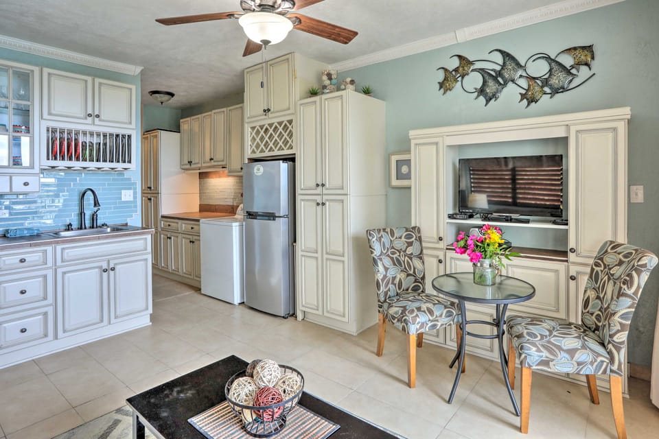 Saint Thomas Condo w/ Ocean Views, Walk to Beach! Apartment in Virgin Islands (U.S.)