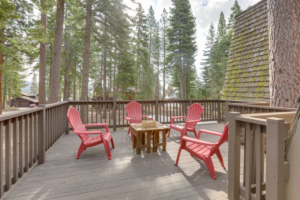 Near Skiing & Hiking: Carnelian Bay Cabin House in Lake Tahoe