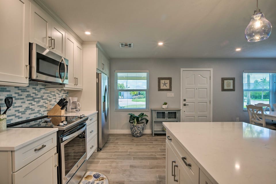 Tasteful Home w/ Patio + Grill < 2 Mi to Beach! House in Naples Park