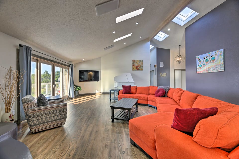 Luxurious Newport Estate w/ Spa & Lighthouse Views House in Newport