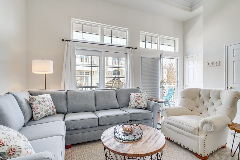 Shared Pool & Bay Access: Ocean View Retreat Apartment in Sussex County