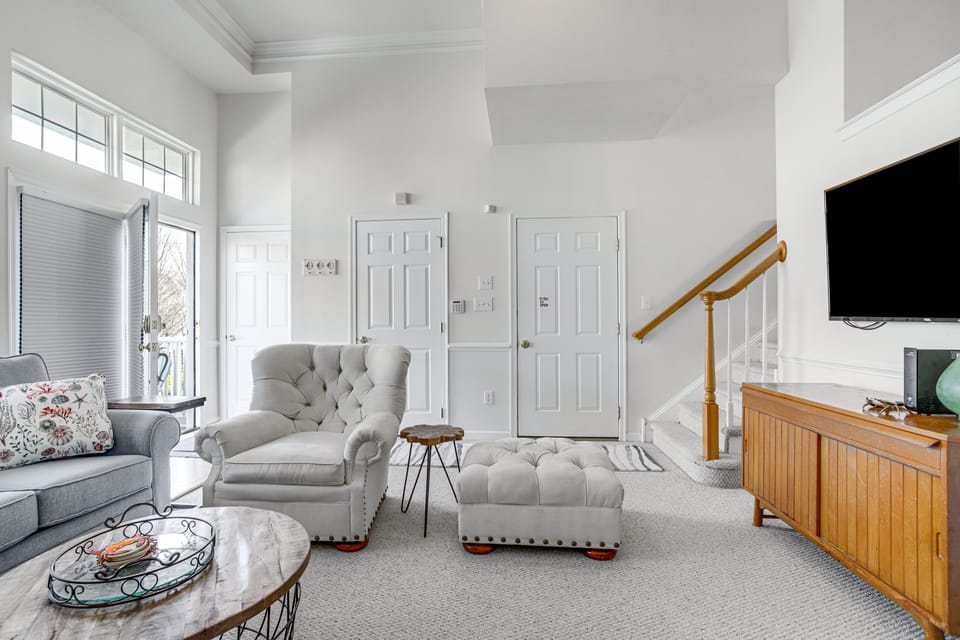 Shared Pool & Bay Access: Ocean View Retreat Apartment in Sussex County