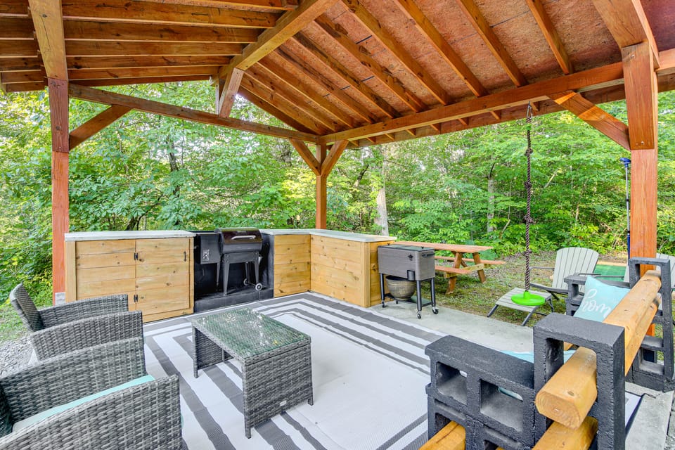Secluded Smoky Mountain Cabin w/ Theater & Hot Tub House in Sevier County